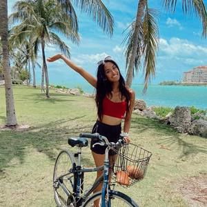 Meet your Posher, Simi